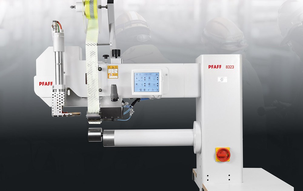 pfaff_8323_1400.jpg PFAFF 8323 reflex