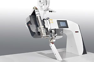 PFAFF 8303ix ...für Bekleidung, Säule von vorn